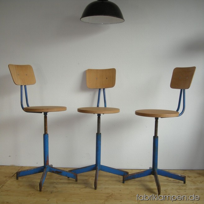 3 p. old industrial chairs, the sits and backrests are renewed. Sitting height ca. 46 - 60 cm (18 – 23,6 inches), diameter sits ca. 35 cm (13,8 inches).