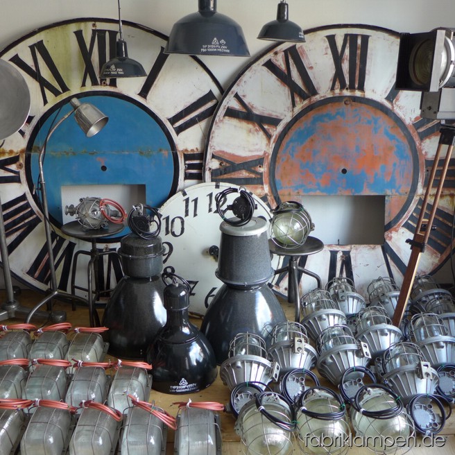 3 old church clock faces arrived. The smaller one with 83 cm diameter has the original hands gears, the big ones have a diameter of 170 cm – a really eyecatchers!