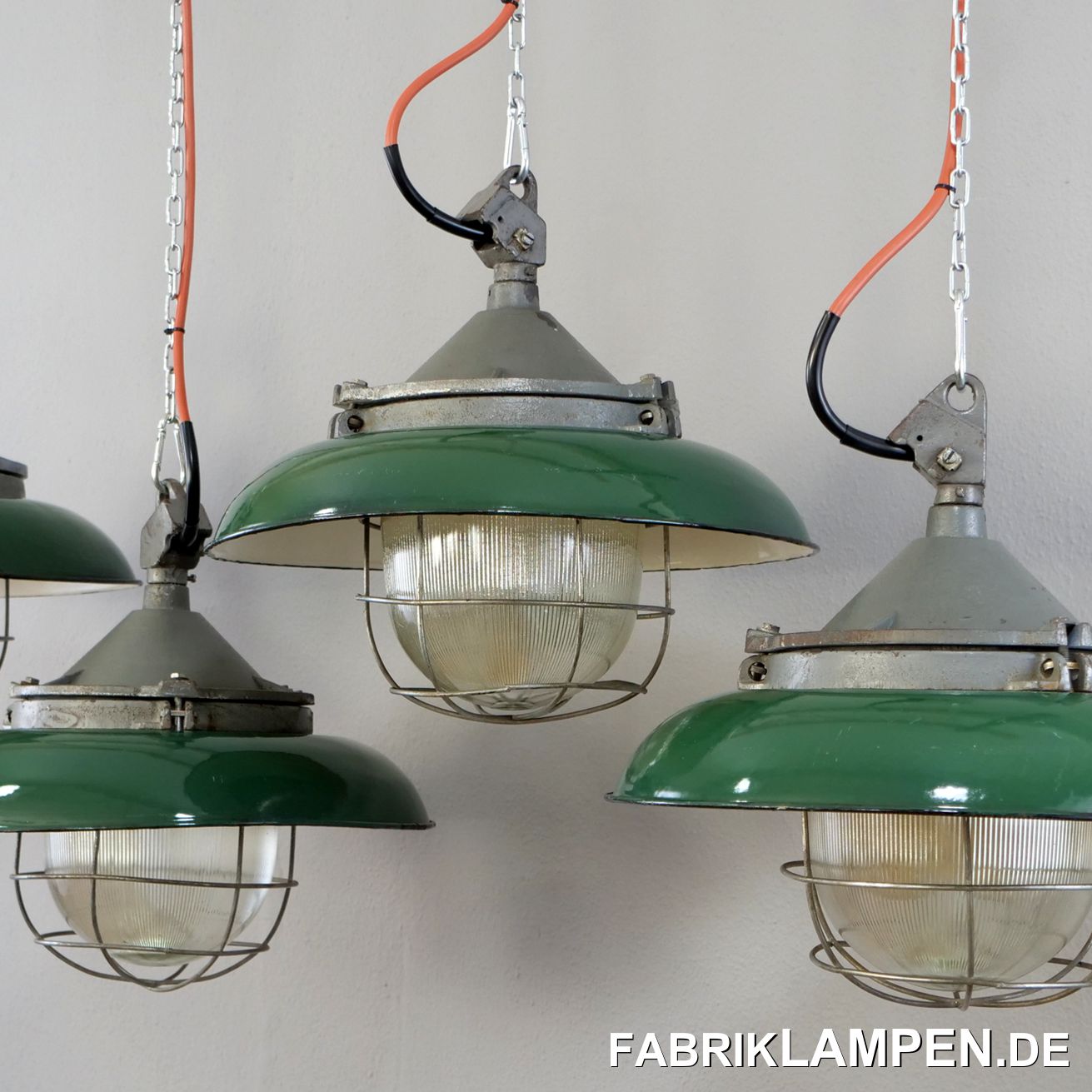  Old green industrial lamp with enamel shade. A classic bunker lamp made with a shade. These lamps exist in two colours: light grey and green. We have both versions in stock. Material: green (inside white) enamelled sheet steel, cast iron housing, protective glass and steel grid. The lamps have the traces of the past decades (discolourations, small chips, rust spots and so on - we have treated them all). The headboards have been refurbished. The old industrial lamps have been restored: cleaned and conserved. The factory lamps are newly electrified, with new E27 ceramic sockets, the complete interior is new.Your old industrial lamp will be delivered with 2 metres of cable (other lengths are of course possible) and with the original, massive suspension eye for safe hanging. For an extra charge, the factory lamps can also be supplied with chain suspension. We can also offer canopies.Old green industrial lamp, the dimensions: Diameter lamp (shade) 41 cm, height 30 cm. 