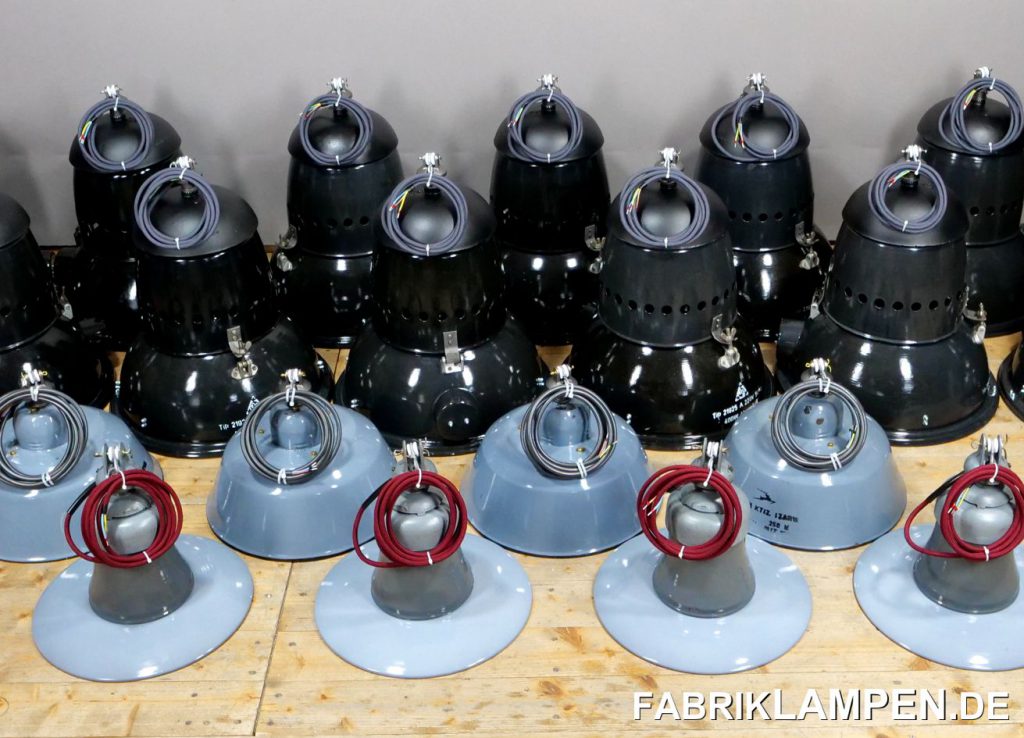 20 restaurierte alte Industrielampen für ein Wohnprojekt in Rheinland-Pfalz.